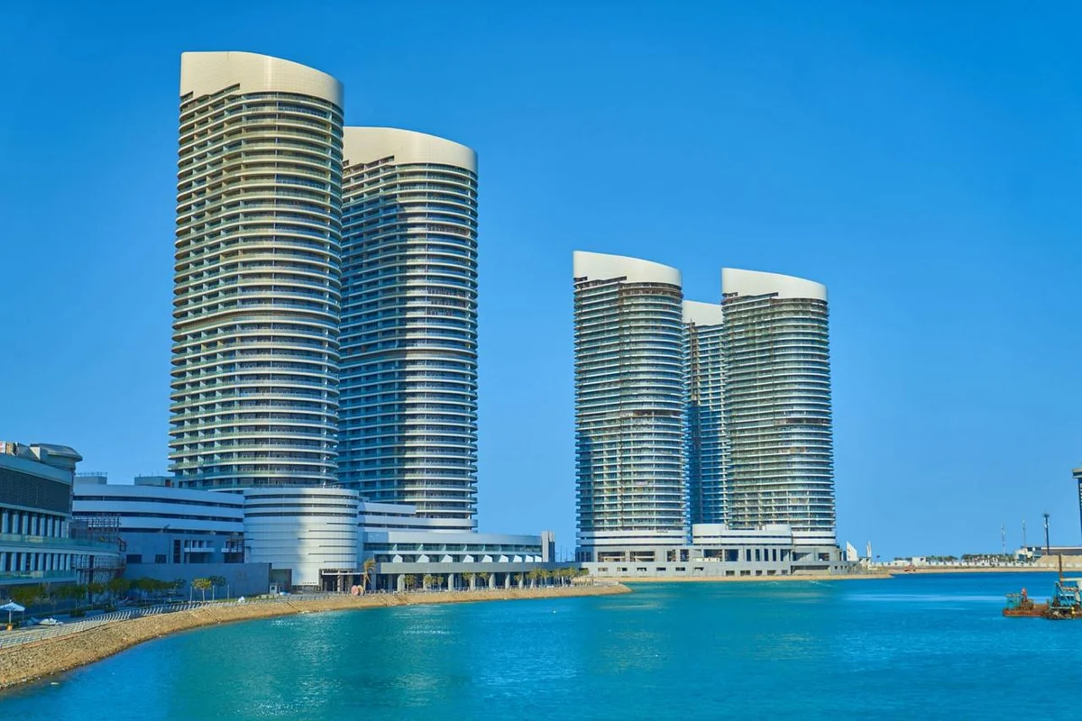 أبراج نورث ايدج وذا جيت بمدينة العلمين الجديدة بجوار كمبوند مزارين